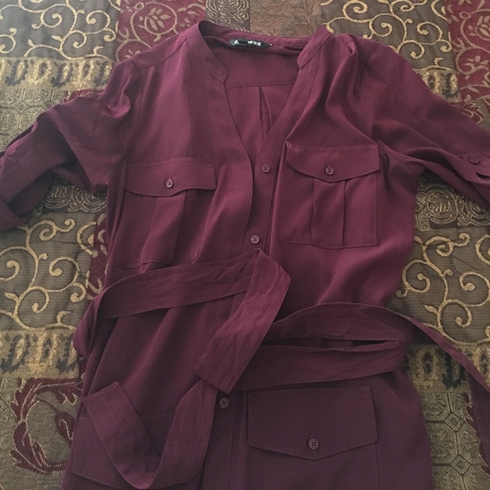 Dressy button down All the way tie in middle